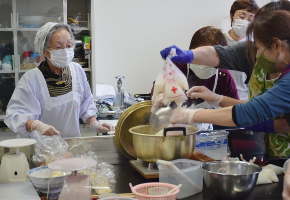 赤十字ボランティアによる災害時の炊き出し