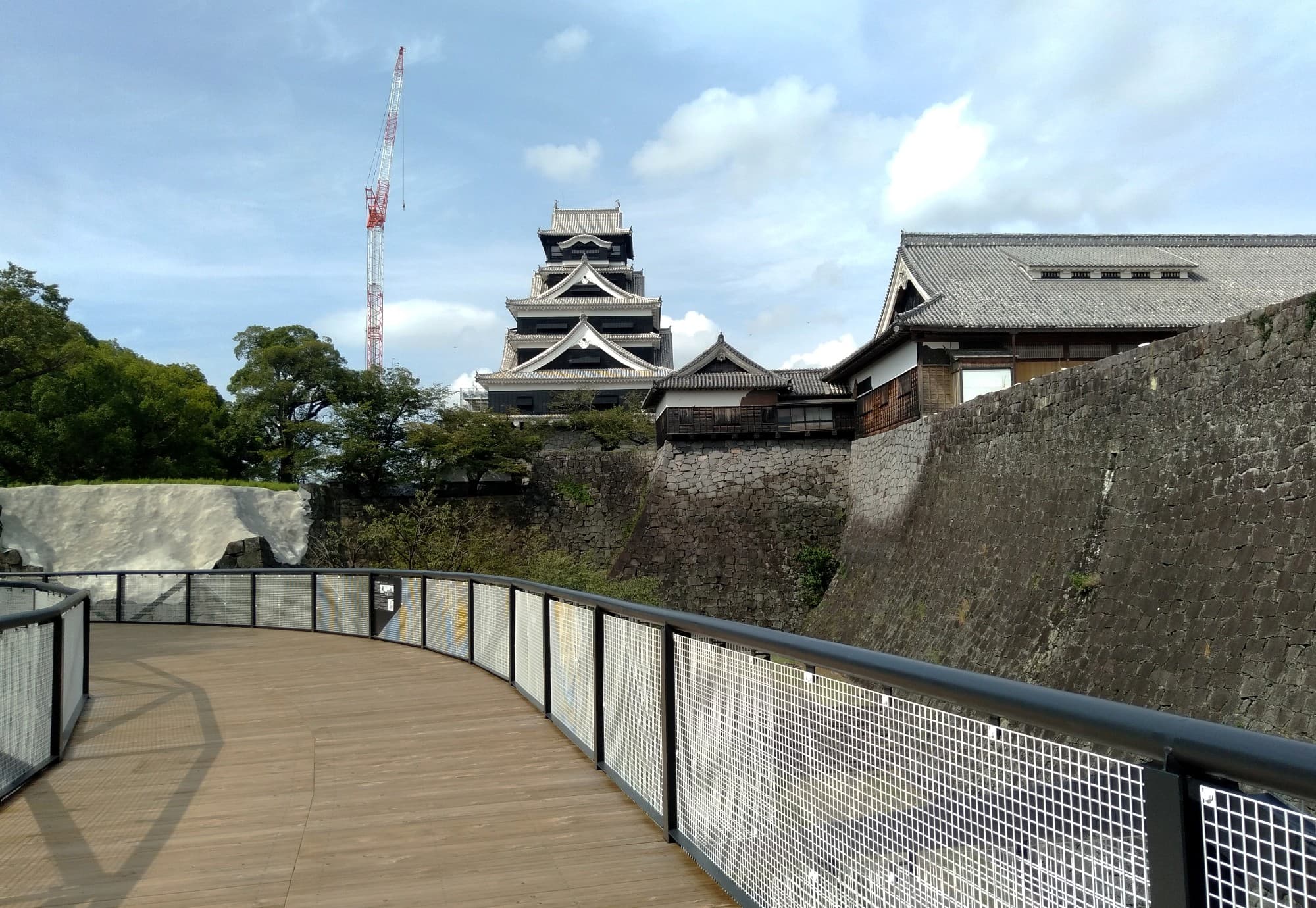 大天守の外観復旧が完了した熊本城